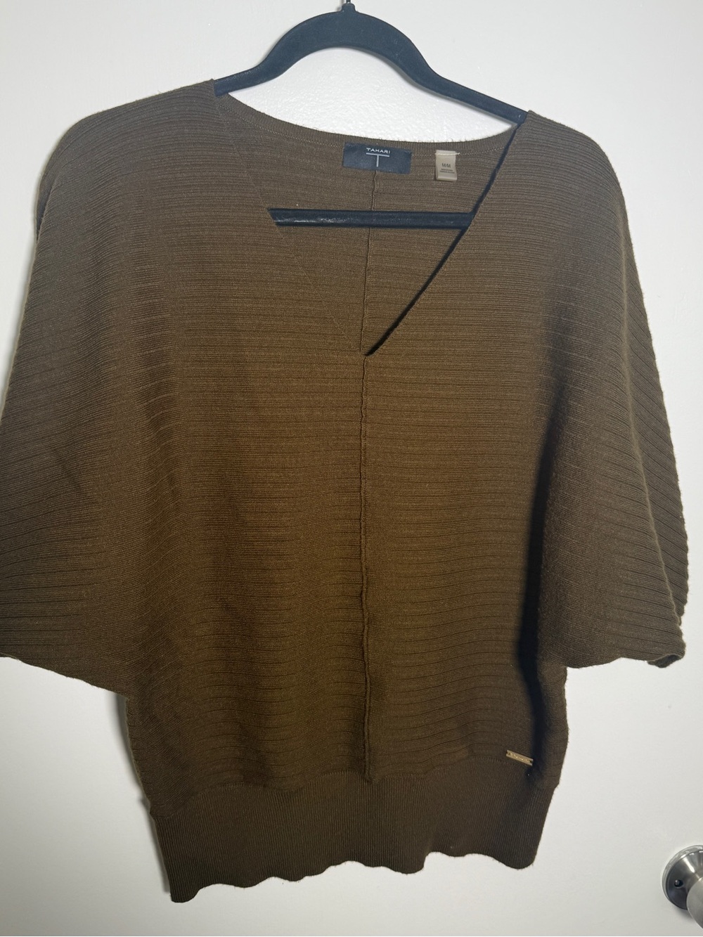 Tahari Olive Green Ribbed V-Neck Women’s Sweater Batwing Medium